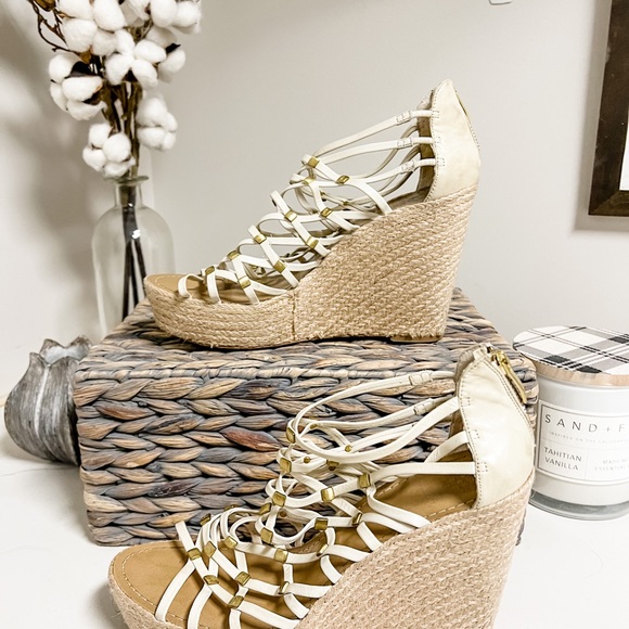 Vince Camuto Ivory Empire Studded Leather Fish Net Espadrille Wedges Size 10 - Picture 3 of 10